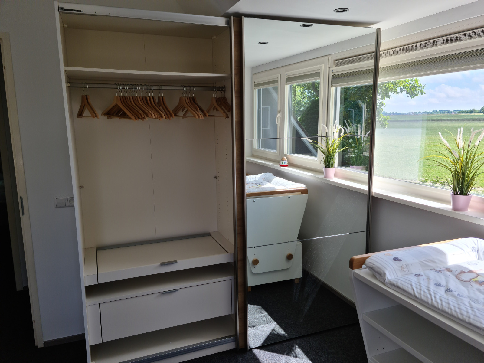 Der Schlafzimmerschrank mit Schiebetür