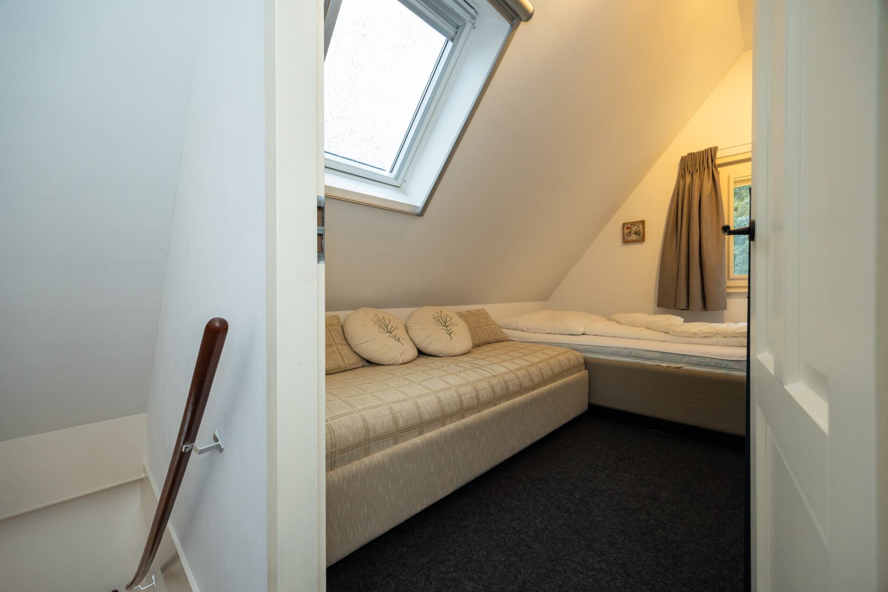 Das zweite Schlafzimmer mit TV (43 cm)