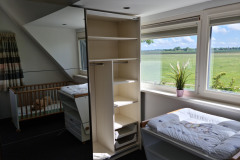 Der Schlafzimmerschrank mit Schiebetür