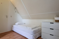 Das Einzelbett im Schlafraum 2
